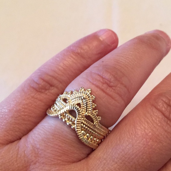 Banana Republic Gold Tone Accent Ring - Picture 3 of 4